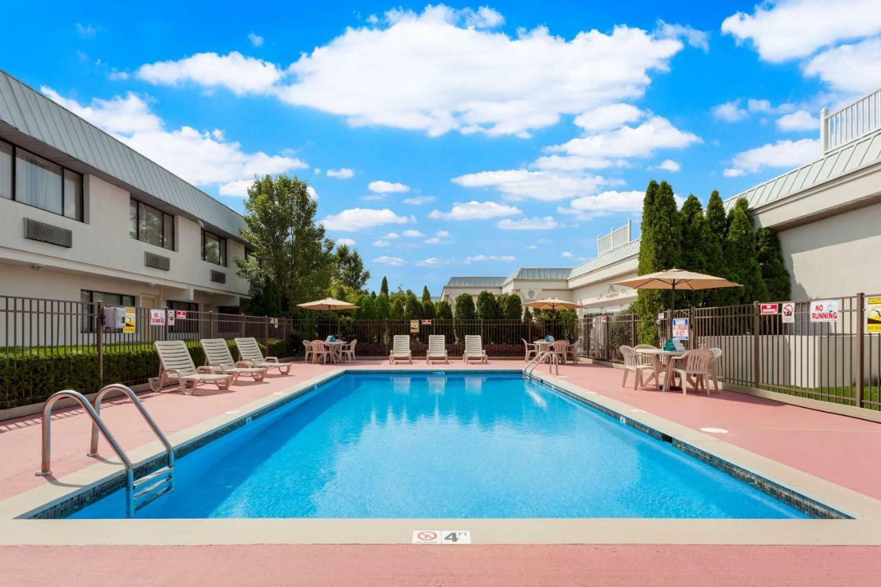 Best Western Leisure Inn Lakewood Buitenkant foto